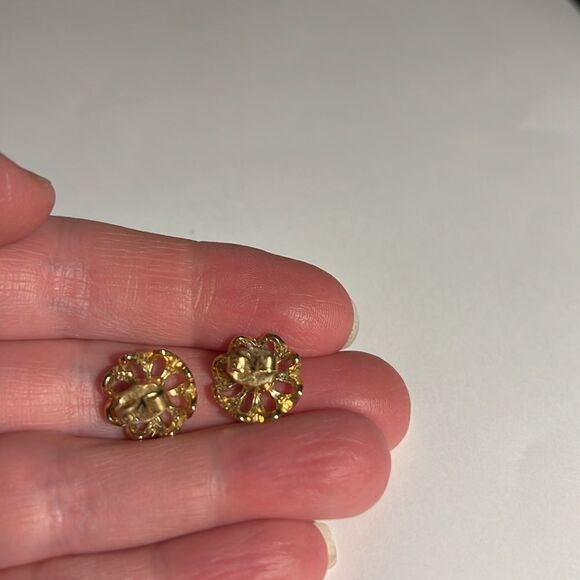 Brilliant simulated Vintage Avon April birthstone pierced earrings. - Picture 5 of 5